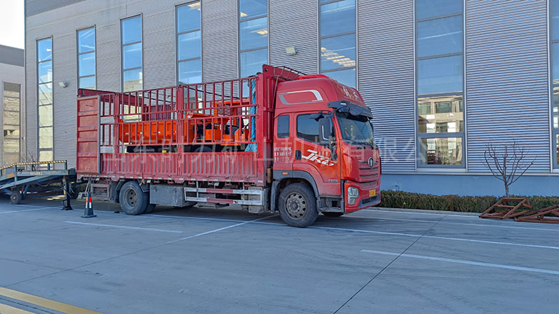 載重5噸井下運輸車發往煙臺