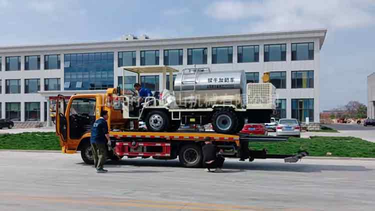 一臺時力犢牛加奶車發貨河北某牧場